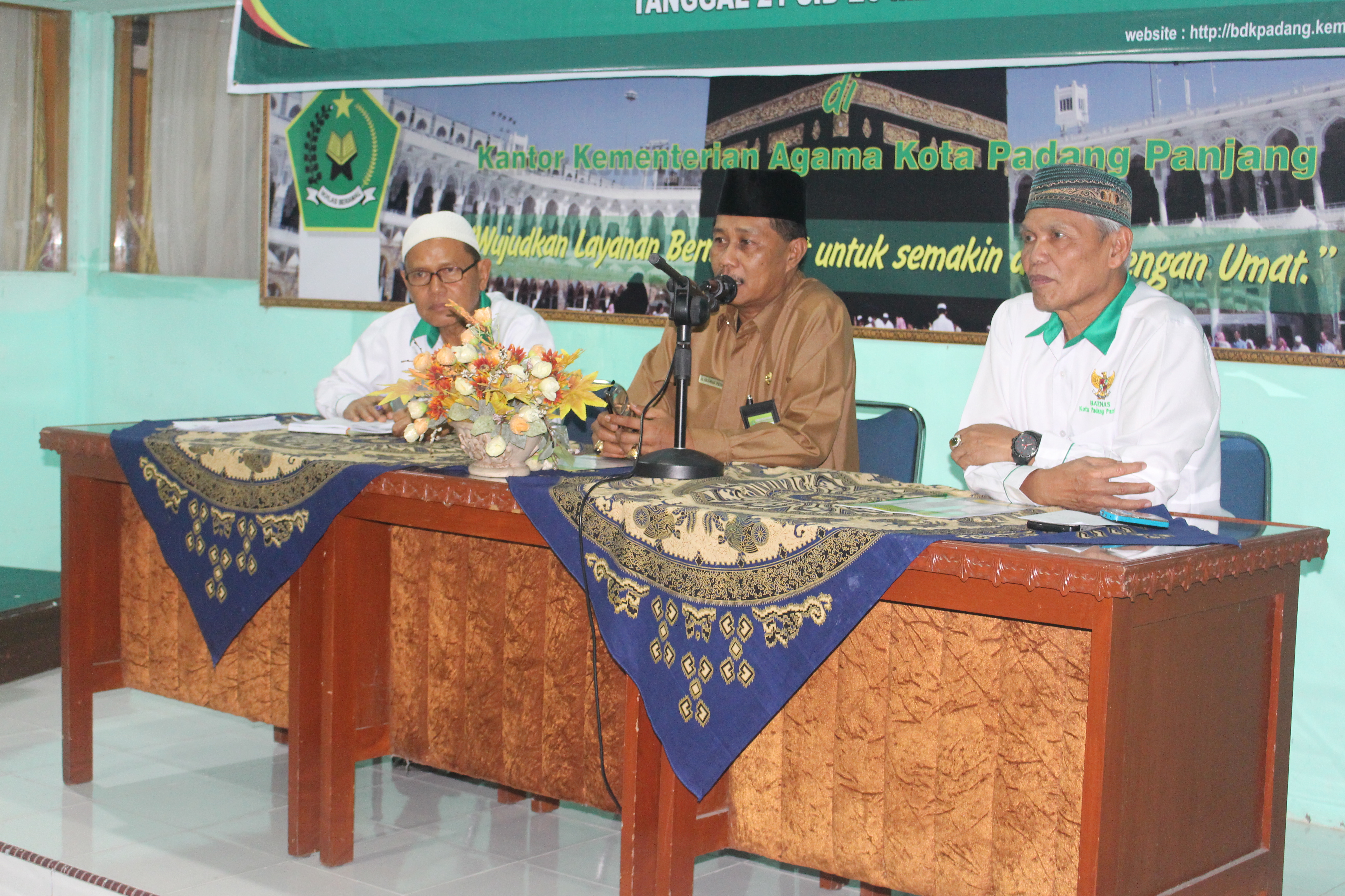 Kemenag Dukung Baznas Sosialisasikan Zakat Melalui Mubaligh Kementerian Agama Provinsi Sumatera Barat