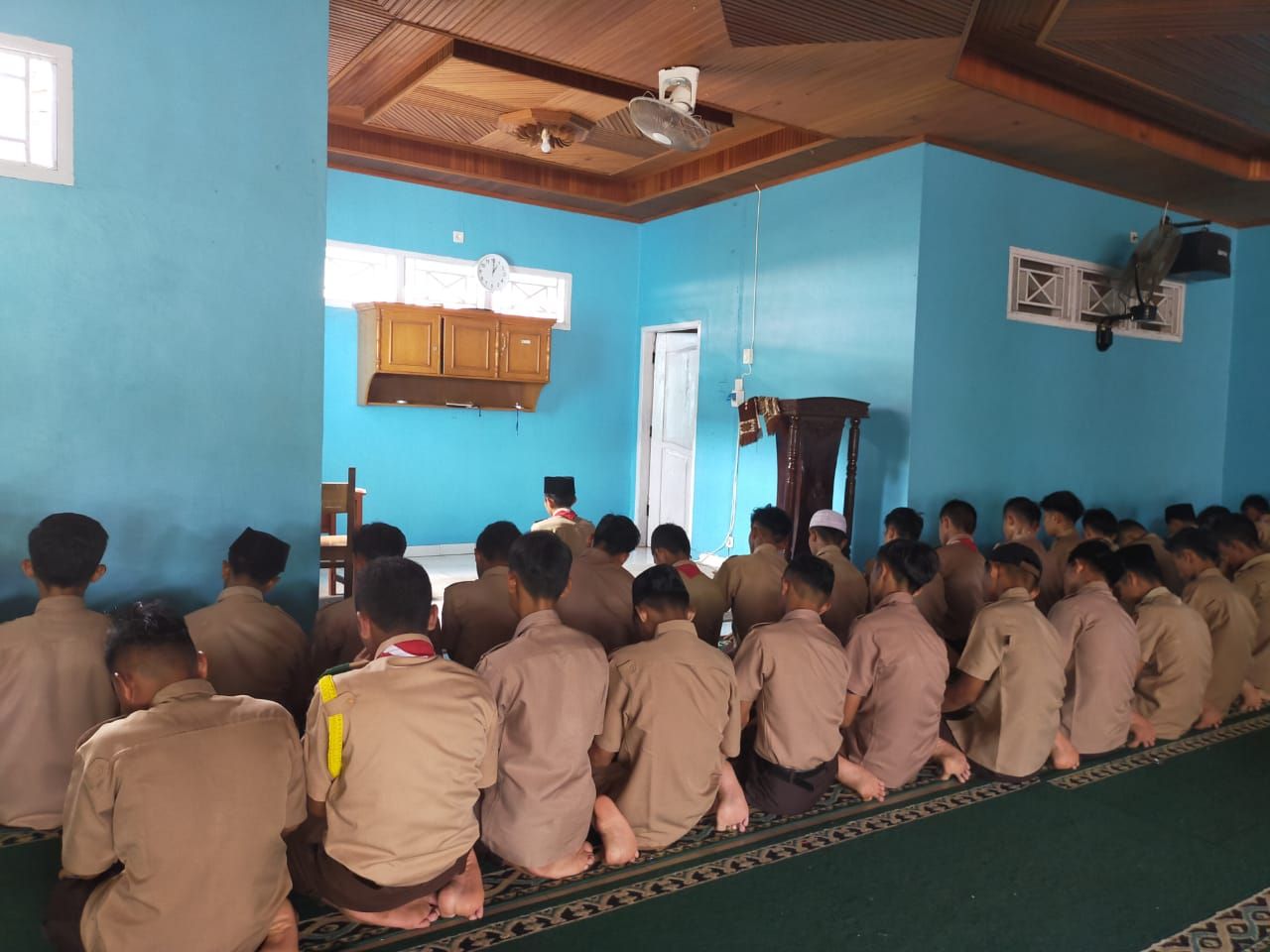 Ahmad Asdi Shalat Berjamaah Sebagai Sarana Pembentukan Karakter