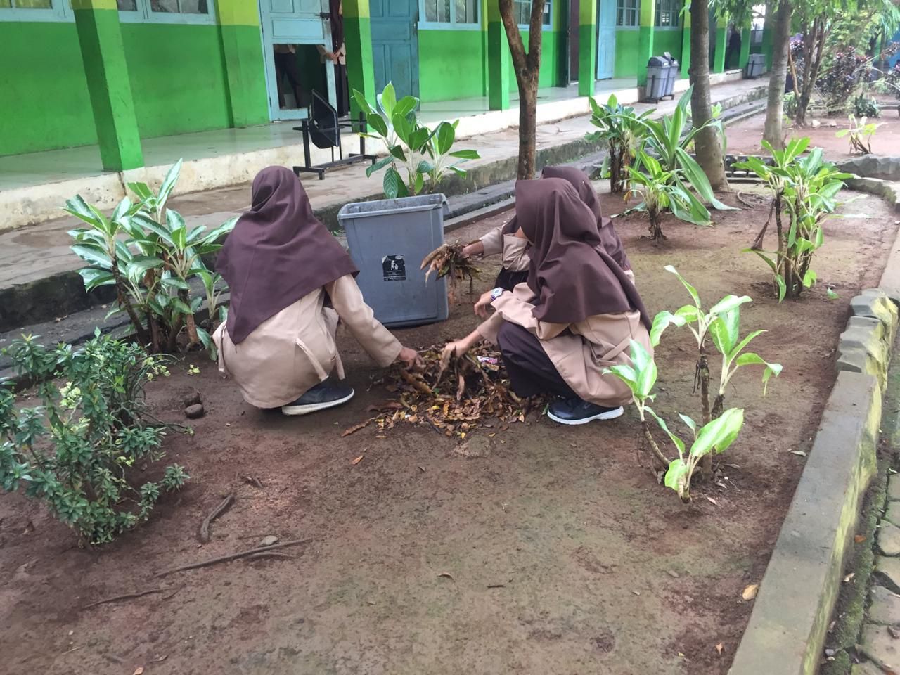 Mtsn 11 Pesisir Selatan Bersih Dan Asri Dengan Lisa Dan Semut Kementerian Agama Provinsi Sumatera Barat