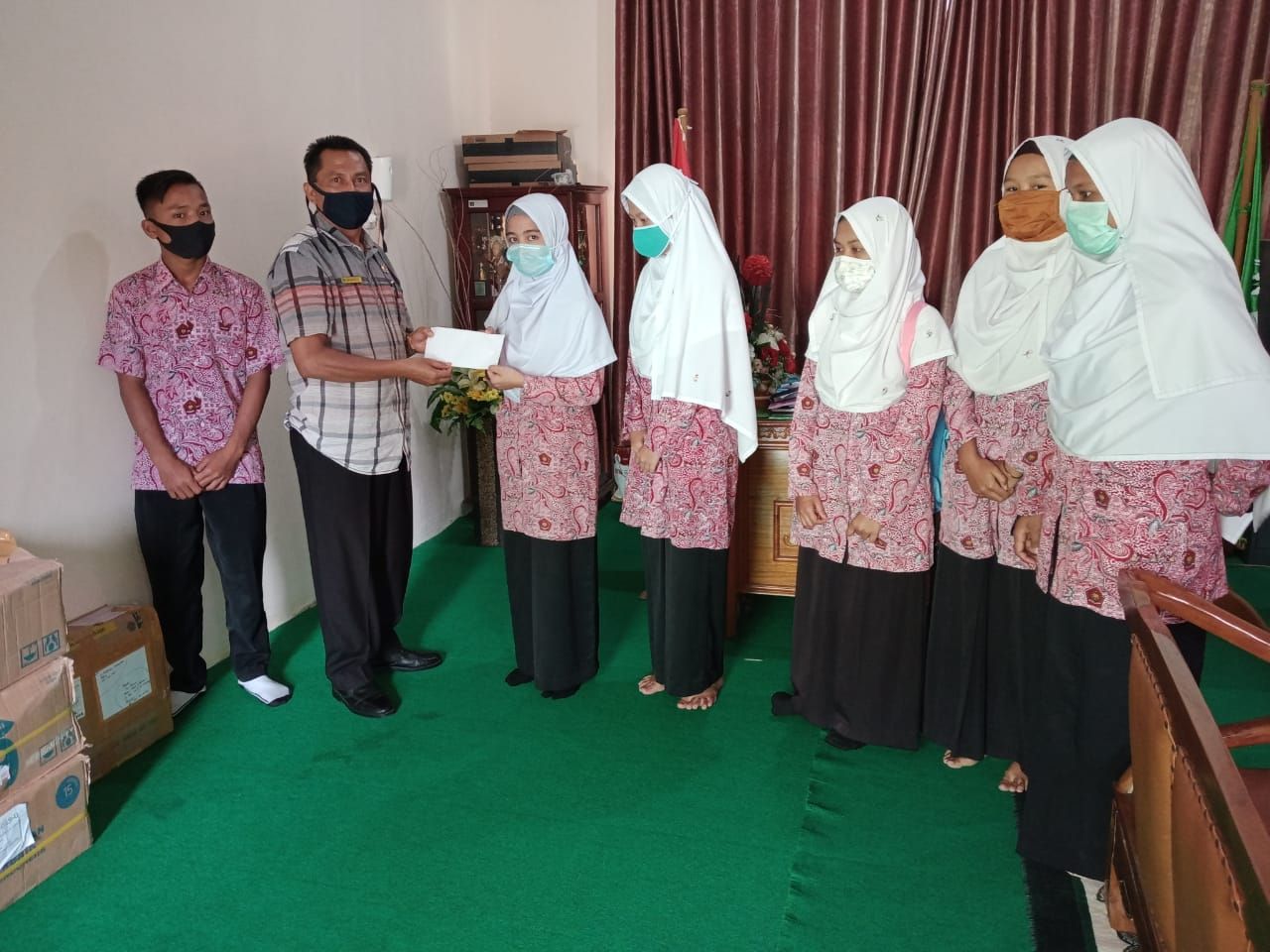 12 Siswa Man 1 Pasaman Tidak Mampu Terima Beasiswa Baznas Provinsi Kementerian Agama Provinsi Sumatera Barat