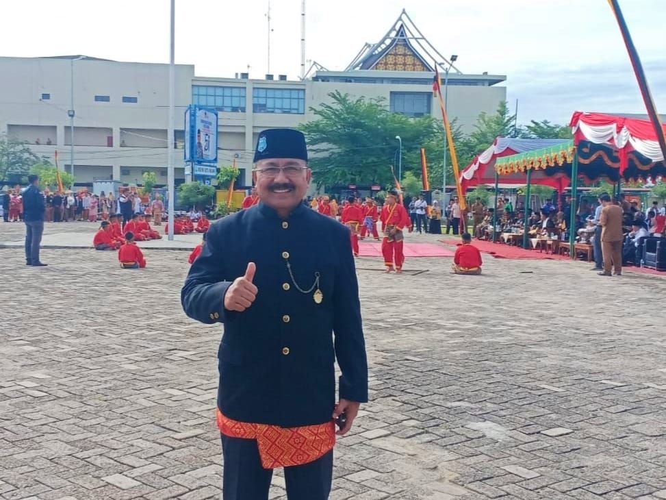 Kepala Man 2 Padang Kenakan Pakaian Adat Demang Minang Di Upacara Hab