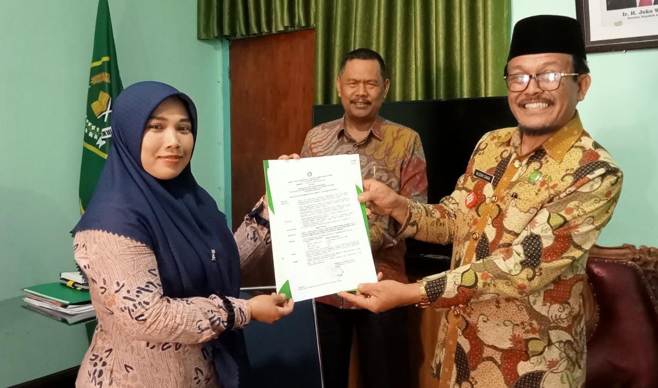 6 orang Honorer Kemenag Padang Panjang Terima SK Mengawali Tahun 2023