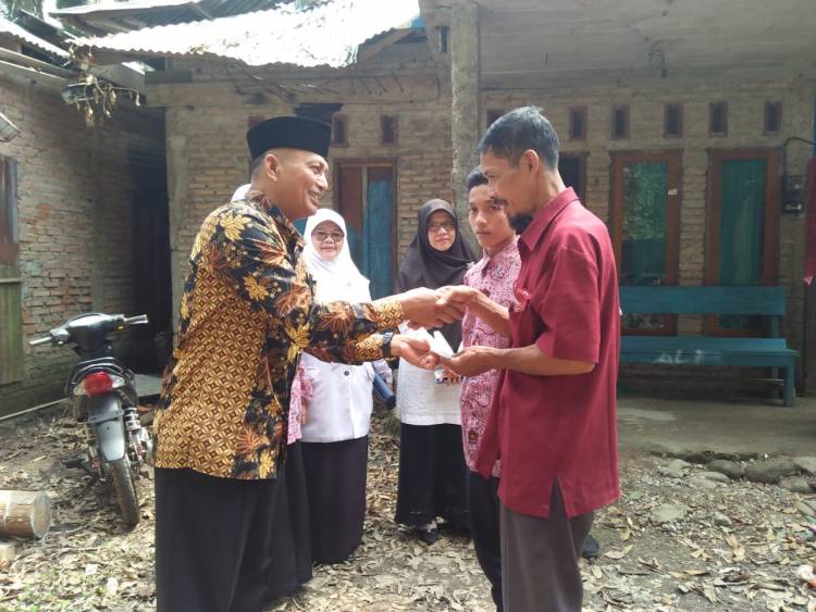 MAN 1 Pasaman Bantu Siswa Korban Longsor