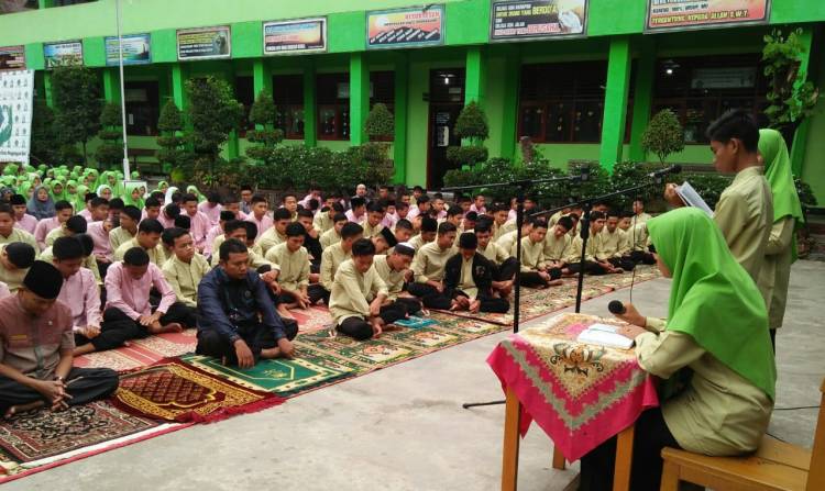 Momen Maulid Nabi, Siswa Mansapas Berpidato Dua Bahasa