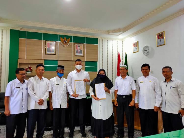 30 Guru Madrasah di Sijunjung Terima SK Mutasi