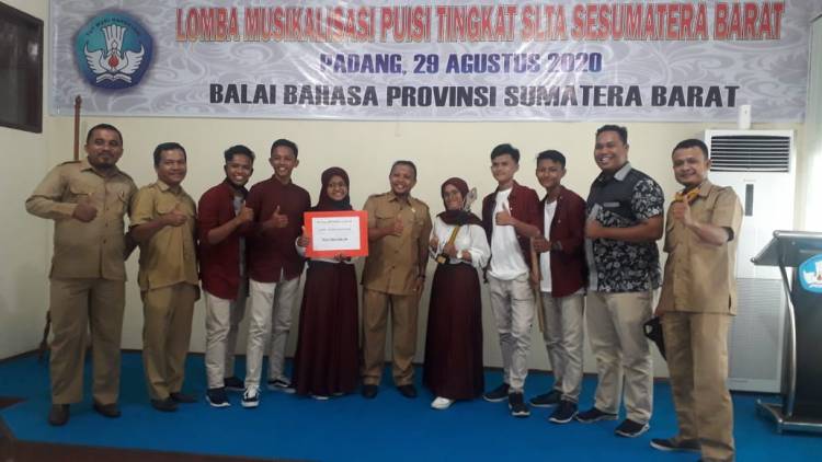 MAN 1 Padang Pariaman Juara 2 Musikalisasi Puisi Tingkat SMA/MA dan SMK se-Sumatera Barat