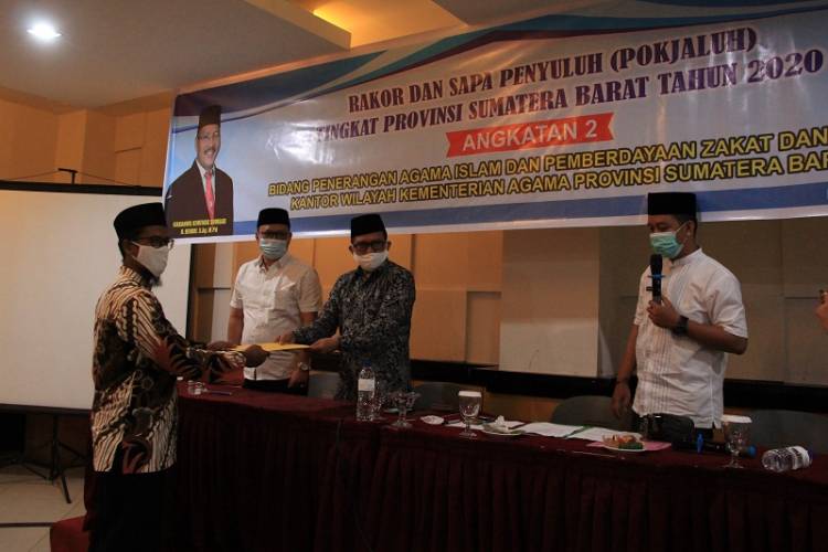 Rakor dan Sapa Penyuluh Se-Sumatera Barat ditutup Kabag TU, Peserta Serahkan Dokumen Komitmen