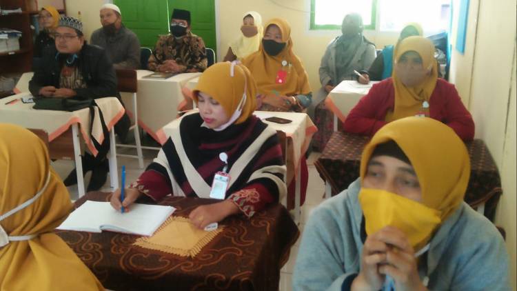 Guru Alquran Hadist Tk. Madrasah Ibtidaiyah Padangpanjang Ikuti Bimtek 