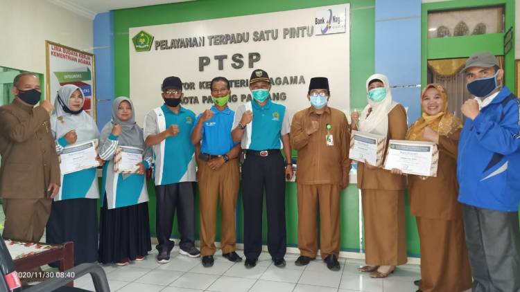 Empat Guru Madrasah di Padangpanjang,  Menerima Penghargaan 