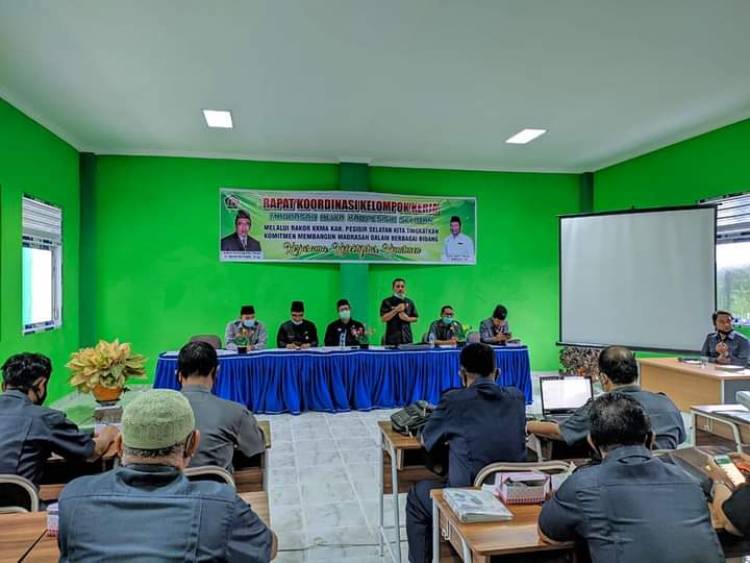Kepala MAN 2 Pesisir Selatan Pimpin Rapat KKMA Kabupaten Pessel