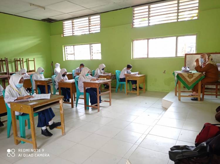 Hari Pertama Ujian Madrasah (UM) di MTsN 5 Padang Berjalan Lancar