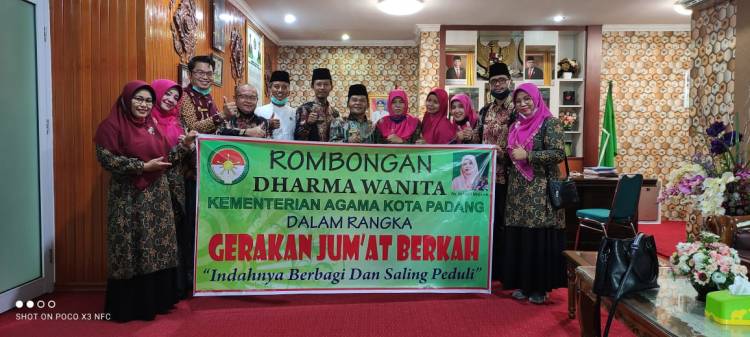 DWP Kemenag Kota Padang Giatkan Gerakan Jum’at Berkah Di Bulan Ramadhan.