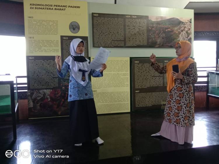Ikuti Lomba Bonjol Berpuisi 2021, Siswa MTsN 4 Pasaman Pilih Museum Tuanku Imam Bonjol Sebagai Latar Baca Puisi