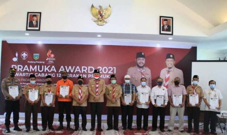 Kakankemenag Padang Panjang Terima Piagam Penghargaan Pramuka Award 2021