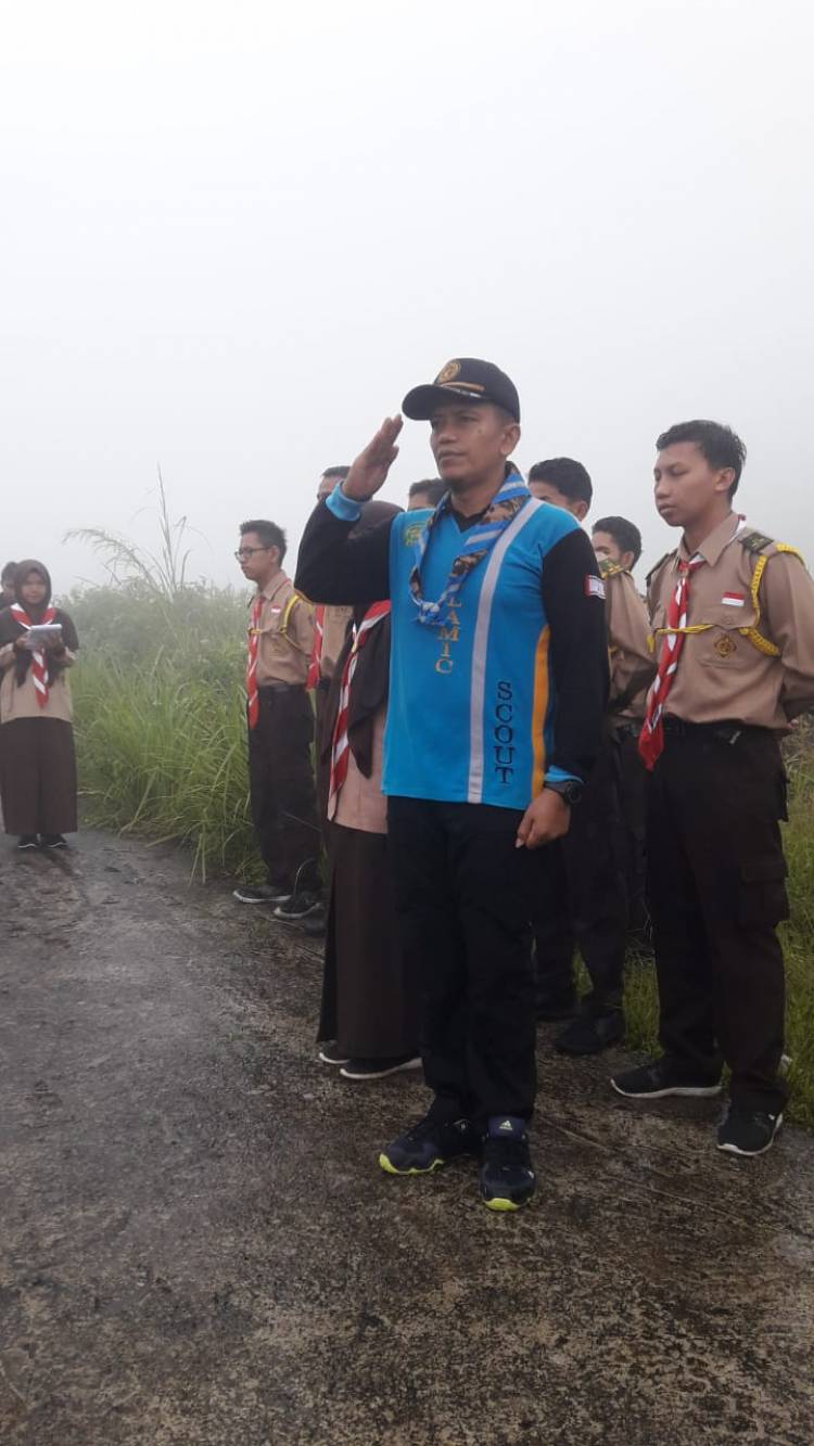 Pramuka Penegak Pangkalan MAN 4 Agam , Adakan Hiking Pengukuhan Kacu di Wisata Bukit Sakura Kec. Palembayan