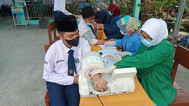 525 Siswa MTsN Padang Panjang Ikuti Vaksin Dosis 1