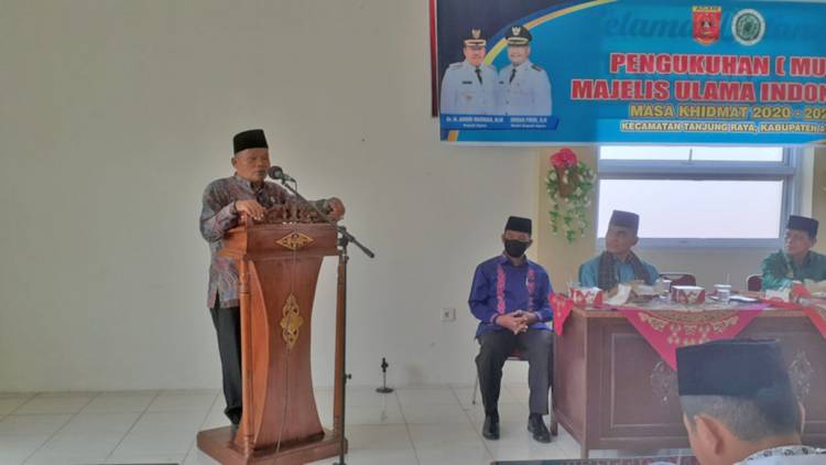 Kakankemenag Agam, Drs. H. Marjanis, M.Pd Hadiri Pengukuhan Pengurus MUI Kec. Tj. Raya