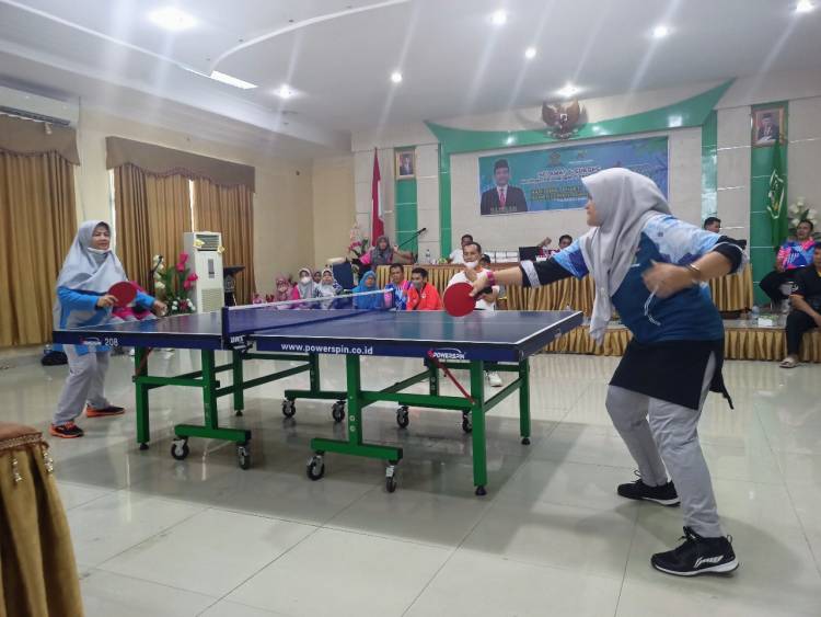 Tim Kanwil Tantang Kota Padang di Final Tenis Meja Beregu Putera