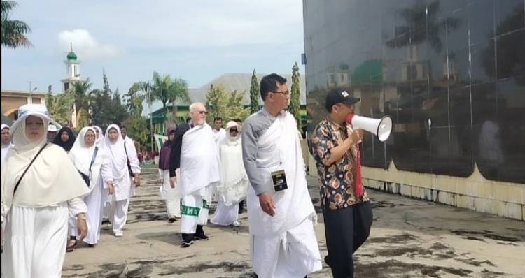 25 Orang Jamaah Bukittinggi Ikuti Praktek Manasik Haji