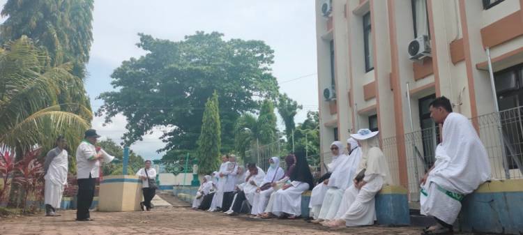 25 Orang Jamaah Bukittinggi Ikuti Praktek Manasik Haji