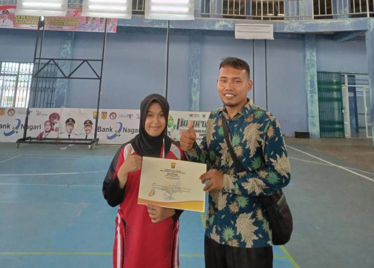 Siswa MTsN 2 Kota Pariaman Raih Juara 2 KOSN Cabang Badminton Tingkat Kota Pariaman