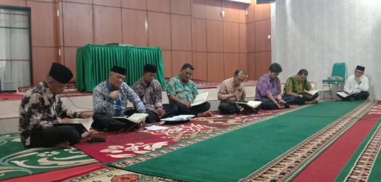 Tadarus Al-Quran  di bulan Ramadhan