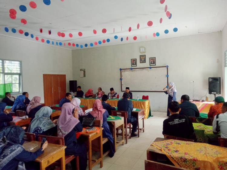 Kakan Kemenag Solok Selatan Berkunjung ke Madrasah, H. Kasmir : Semangat dan Tingkatkan Prestasi !