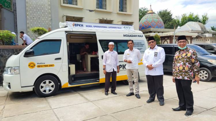Mobil Pelayanan Haji Kemenag Pessel, Pandu Bus Jemaah Menuju Asrama