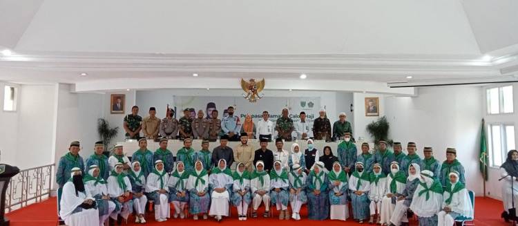 Allahu Akbar, Walikota Lepas Jama'ah Calon Haji Padang Panjang