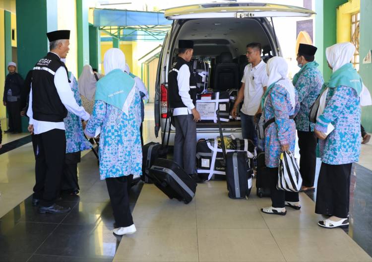 Bergabung dengan UPG 19, Jemaah Kloter Pamungkas Embarkasi Padang Tiba di Asrama Haji