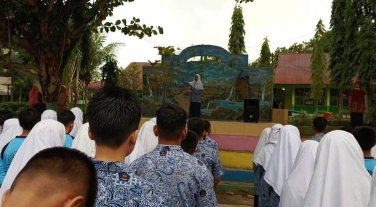 Masuk 25 Besar Lomba Literasi Sehari Menjadi Walikota Padang, Siswi MTsN 3 di Apresiasi  Kakan Kemenag