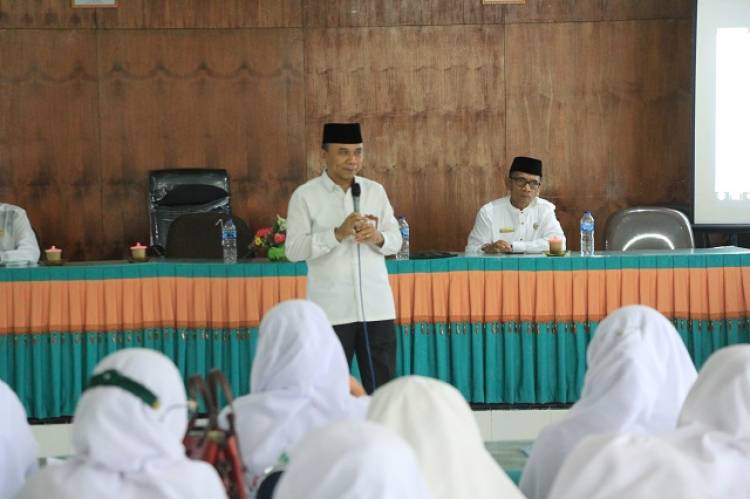 Kabid Penmad Motivasi 43 Waka Madrasah se Kabupaten Solok