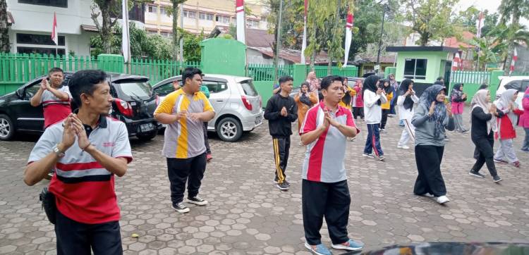 Kakan Kemenag Kota Padang : Senam Pagi Bangkitkan  Semangat Kerja Pegawai