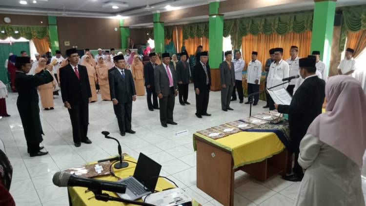H. Edy Oktafiandi Lantik Sembilan Kepala KUA Kecamatan Di Lingkungan Kankemenag Padang