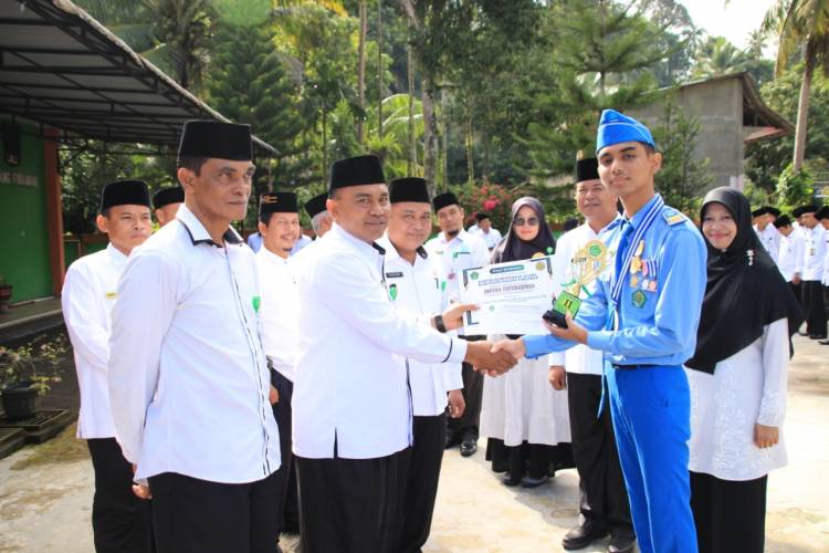 Kemenag Padang Pariaman Apresiasi 2 Siswa MAN IC Peraih Medali Perak KSM Nasional