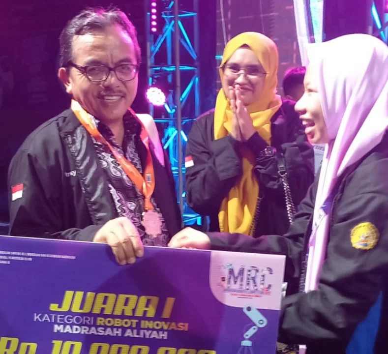 Tim Robotik MAN I Bukittinggi Harumkan Nama Sumatera Barat di Tingkat Nasional 