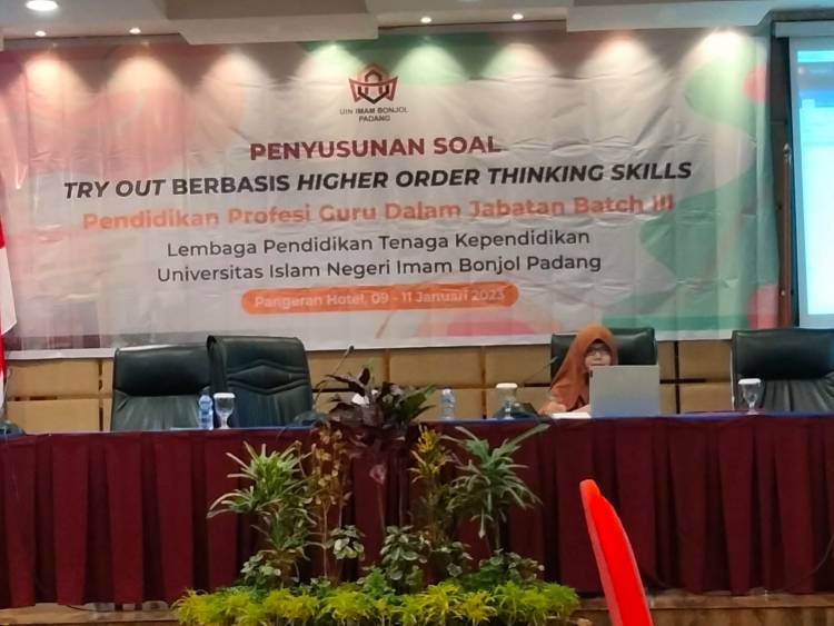 Dua Guru MTsN 6 Kota Padang Jadi Penyusun Soal Try Out Berbasis HOTS Program PPG