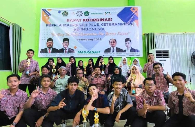 Siswa MAN 1 dan MIN Bukittinggi Raih Prestasi Ajang Kossmi Tahun 2023 dan Expo Madrasah se-Indonesia  