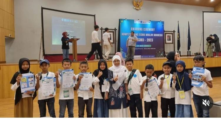 Siswa MAN 1 dan MIN Bukittinggi Raih Prestasi Ajang Kossmi Tahun 2023 dan Expo Madrasah se-Indonesia  
